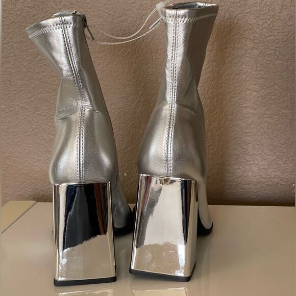 Silver Metallic bootie size 9 - Picture 2 of 6